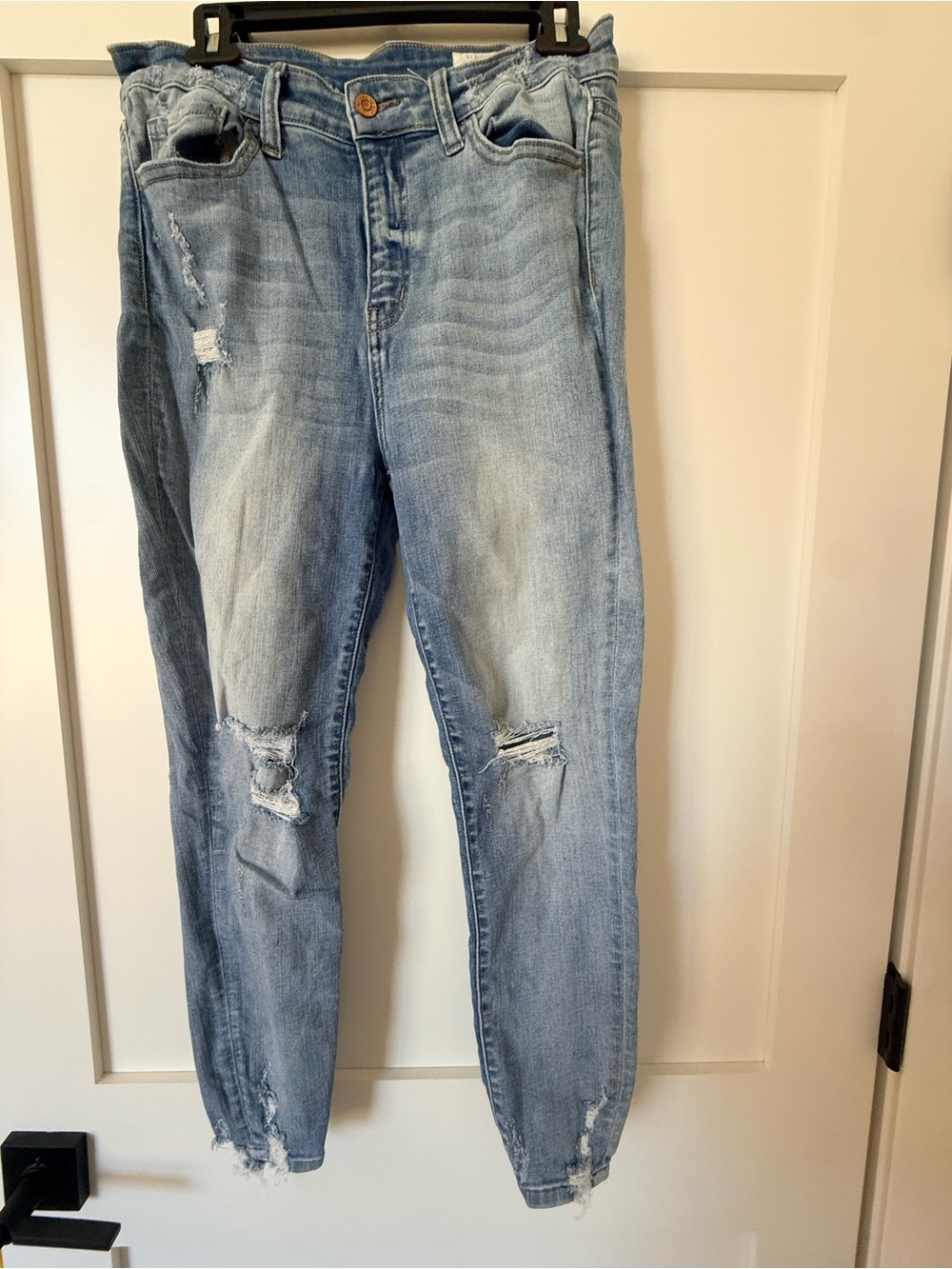 Womens Light Wash Distressed Skinny Jeans
